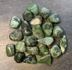 Sammelbild von Chromdiopsid Trommelsteinen
