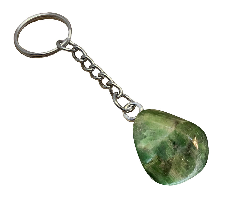 Chromdiopsid an einer Kette mit Ring als Schlüsselanhänger