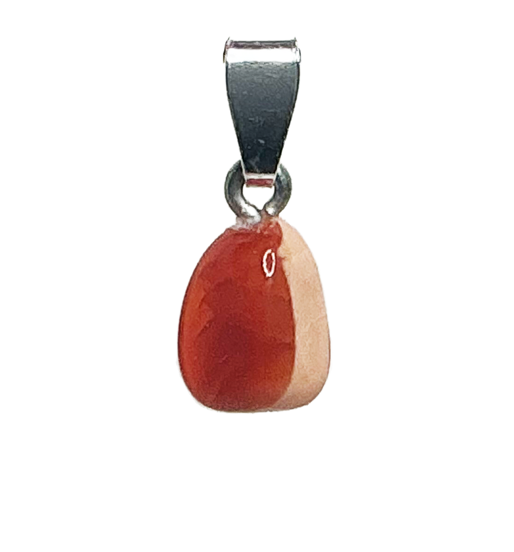 leuchtend oranger Feuropal mit Silberöse