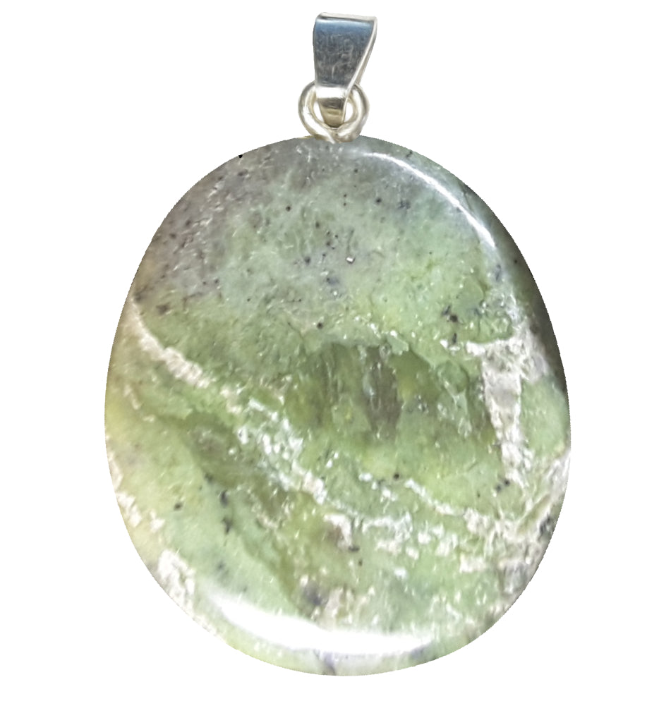Nephrit Jade Scheibenstein als Anhänger mit Silberöse