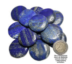 Sammelbild von Lapislazuli Scheibensteinen mit einer 2 EORO Münze als Größenvergleich